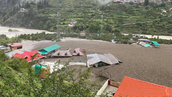 Una avalancha de lodo dejó cuatro muertos y más de 100 desaparecidos en India