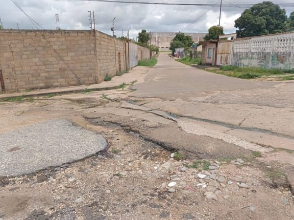 ANZOÁTEGUI | Vecinos de La Cruz de San Mateo exigieron asfaltado para carreteras