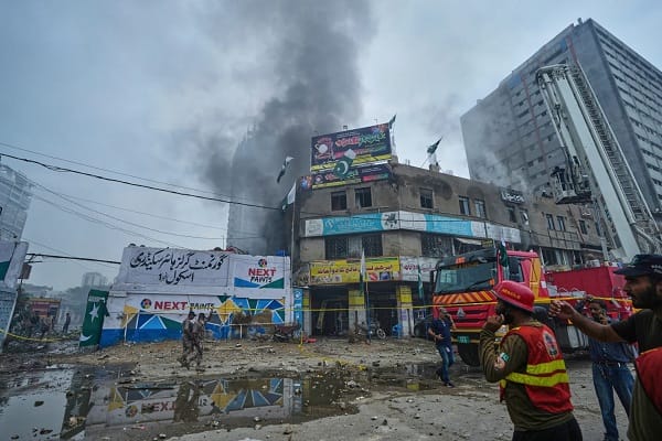 Al menos 25 heridos tras explosión de un almacén de fuegos artificiales en Pakistán