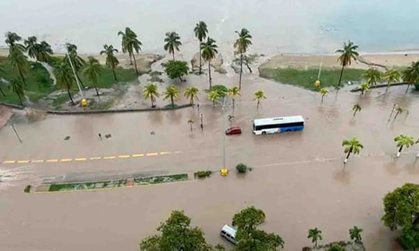 ANZOÁTEGUI | Fuertes lluvias provocaron anegaciones en el Paseo de la Cruz y el Mar en Puerto la Cruz