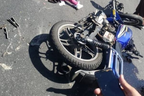 Mujer en moto falleció tras ser arrollada por un autobús en Caracas