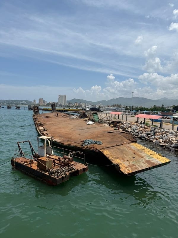 ANZOÁTEGUI | Ferry Concepción Mariño fue reflotado en Puerto La Cruz