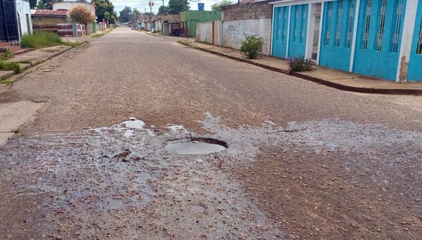 ANZOÁTEGUI | Vecinos de la av. Pinto Salas de La Charneca denunciaron desborde de cloacas