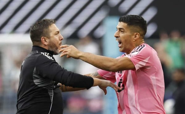 Polémica: Luis Suárez escupió a un hombre durante partido de fútbol en EE.UU.