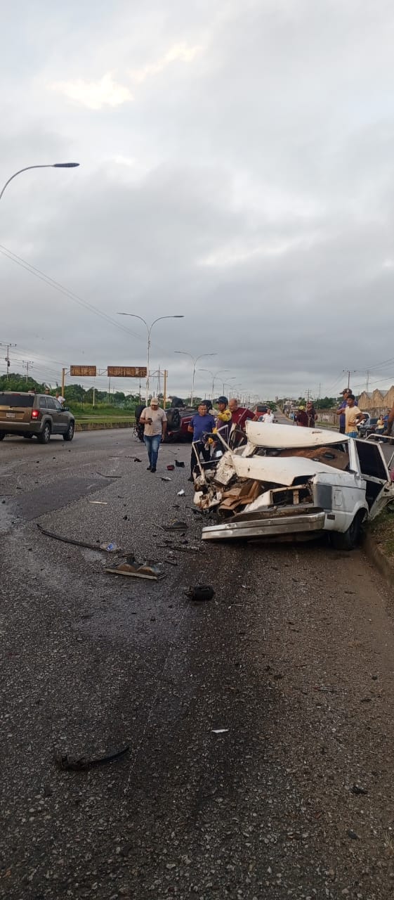 Choque múltiple en la avenida Bella Vista de Maturín dejó dos heridos