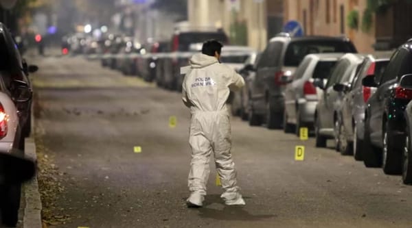 Hombre se lanzó de un cuarto piso y cayó sobre una adulta mayor en Italia