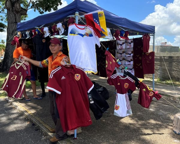 MONAGAS | Reportaron incremento en la venta de atuendos de la Vinotinto en Maturín