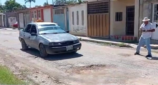 SUCRE | Habitantes de Campeche claman asfaltado de la avenida principal