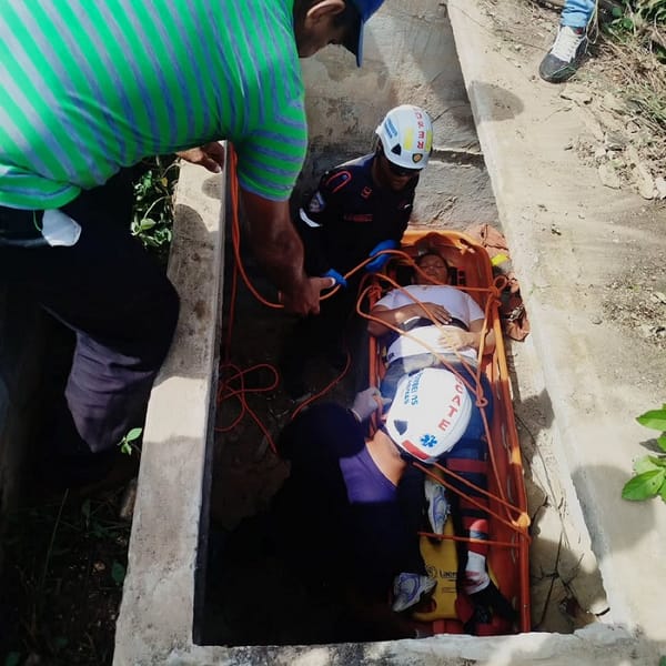 PC rescató a una mujer que cayó dentro de una fosa de un cementerio de Cabimas