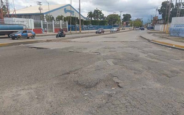 ANZOÁTEGUI | Conductores de Barcelona denunciaron mal estado de la avenida Raúl Leoni