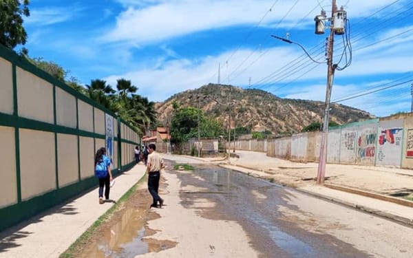 SUCRE | Docentes denunciaron desborde de aguas servidas en el Liceo Jacinto Convit de Cumaná
