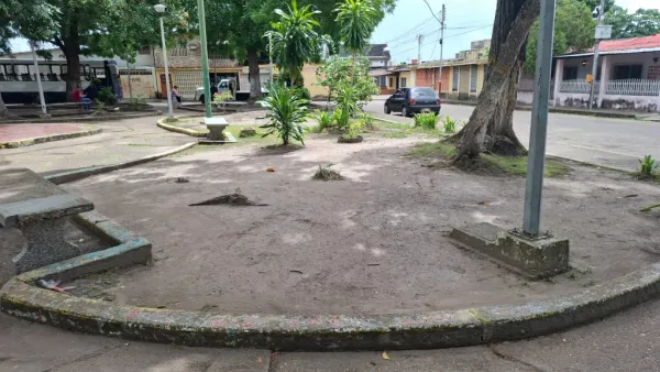 MONAGAS | Vecinos claman rehabilitación de la plaza «Los Enamorados» en el Mercado Viejo