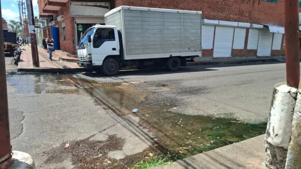 MONAGAS | Habitantes del mercado viejo de Maturín denunciaron desbordamiento de cloacas