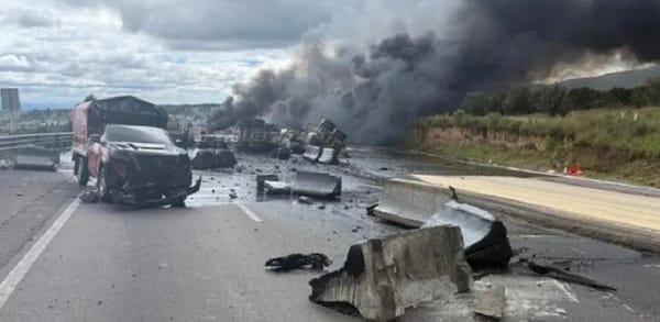 Explosión de un camión de diesel dejó al menos tres heridos en México