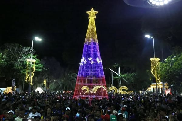 SUCRE | Encendido de la navidad se llevó a cabo en la plaza Bolívar de Cumaná