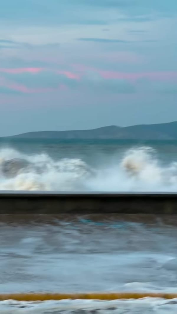 ANZOÁTEGUI | Mar de leva provocó fuerte oleaje e inundaciones en zonas de Lechería