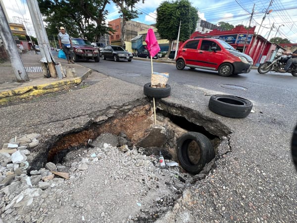 MONAGAS | Habitantes de la Torre Coffel denunciaron socavón en la entrada de la vía