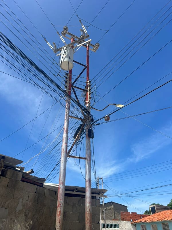 SUCRE | Calle Corazón de Jesús de Las Palomas lleva más de 15 horas sin electricidad