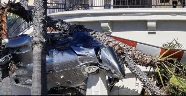 Cinco heridos tras caída de un helicóptero en un estacionamiento de California