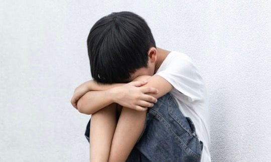 Tragedia en India: una madre asesinó a su hijo a golpes por pedirle un plato de comida