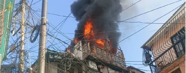 Una casa fue consumida por las llamas en Caracas
