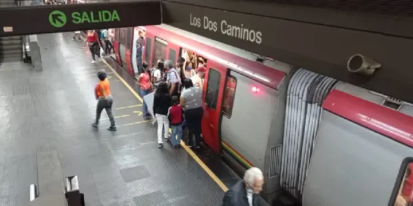 Adulto mayor sobrevivió tras saltar a los rieles del Metro de Caracas