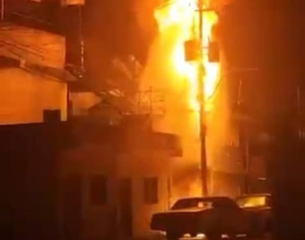 ANZOÁTEGUI | Explosión de transformador dejó sin energía 220v a la calle Ruiz Pineda de Puerto La Cruz