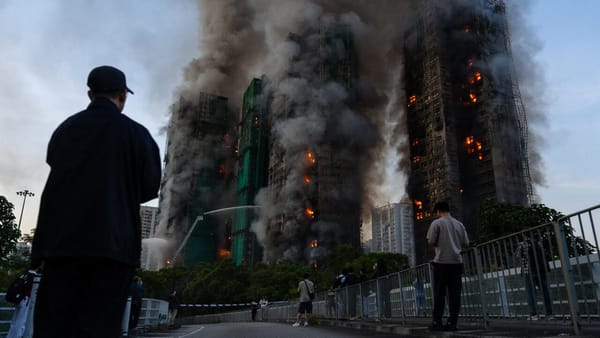 Incendio en complejo residencial de Hong Kong dejó 13 muertos y 15 heridos