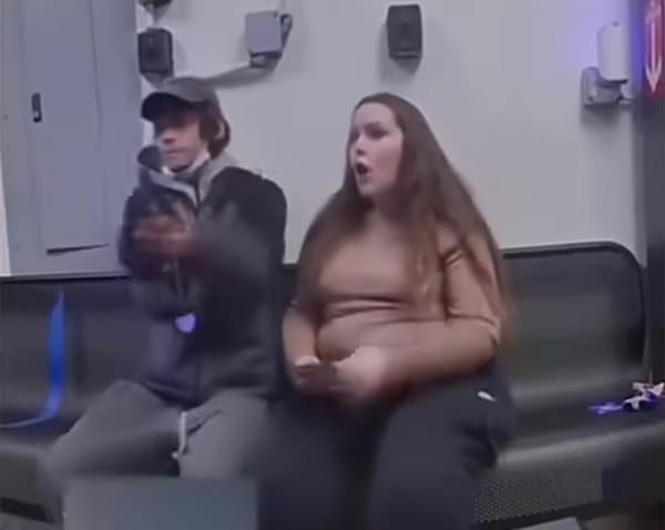 Sospechoso de robo intentó disparar a un policía dentro de un Walmart en Ohio