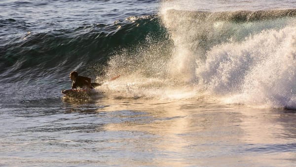 Pareja venezolana fue atacada a pedradas por un surfista en una playa de Tenerife, España