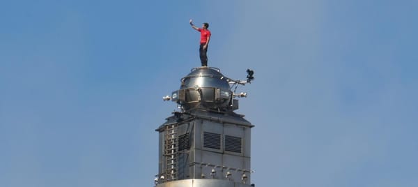 Histórico: escalador Alex Honnold llegó hasta la cima del Taipei 101 sin equipos de seguridad
