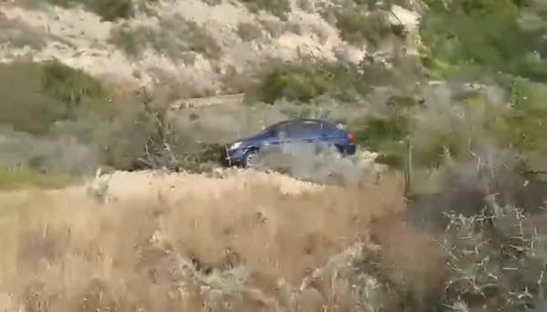 Vehículo cayó por el cerro El Morro de Lechería: «no parece un accidente» según el alcalde