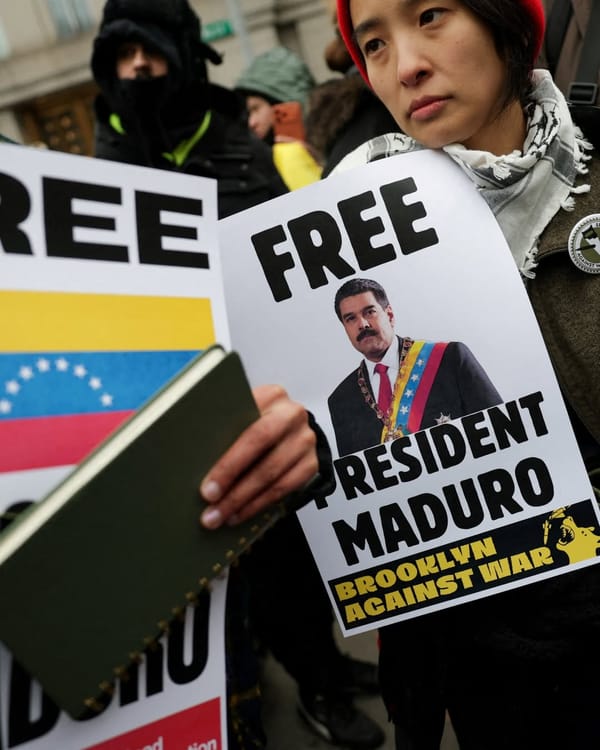 Protestas se registran en el tribunal de Nueva York antes de la audiencia de Maduro