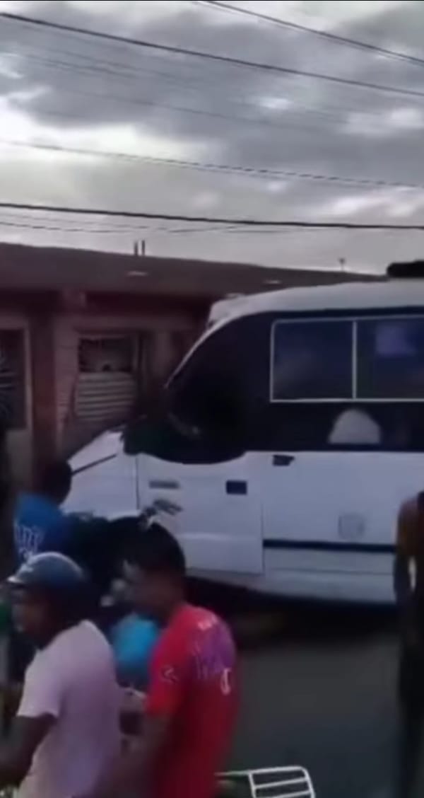 Cinco heridos tras chocar un autobús contra una vivienda en Cumaná
