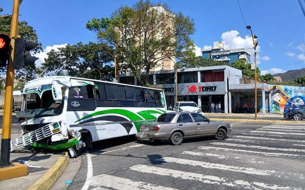Colisión múltiple en la avenida Bolívar Norte de Valencia dejó 11 personas lesionadas