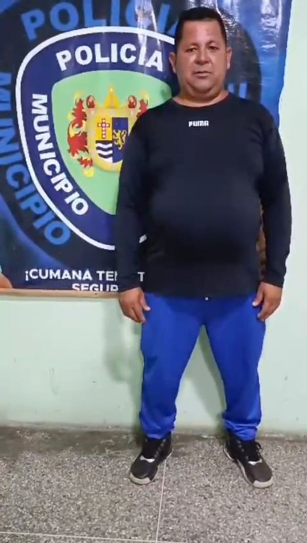 «Pido disculpas»: Detenido hombre que fue grabado arrojando escombros en semáforos de Cumaná
