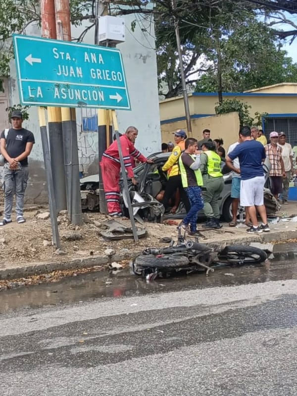 Camión cisterna chocó contra una moto y un carro en Margarita: hay tres heridos