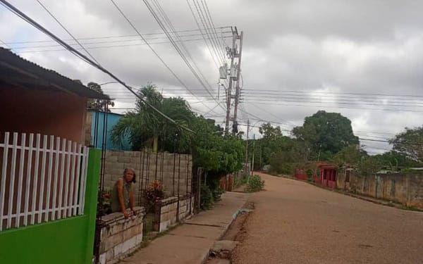 ANZOÁTEGUI | Habitantes de San Joaquín llevan dos semanas sin internet ni telefonía por falla en un poste