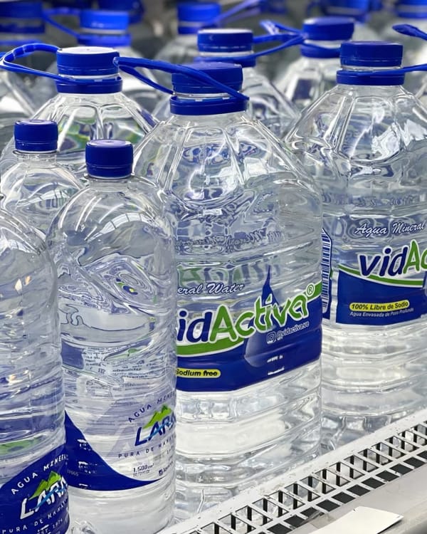 SUCRE | Entre 3 y 13 dólares cuesta el agua de distintos litrajes en supermercados de Cumaná