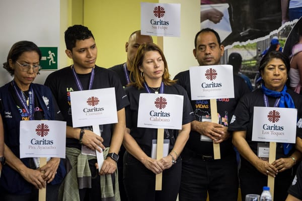 SUCRE | Cáritas Cumaná brinda apoyo a familias de la ciudad con kits de higiene y potabilización