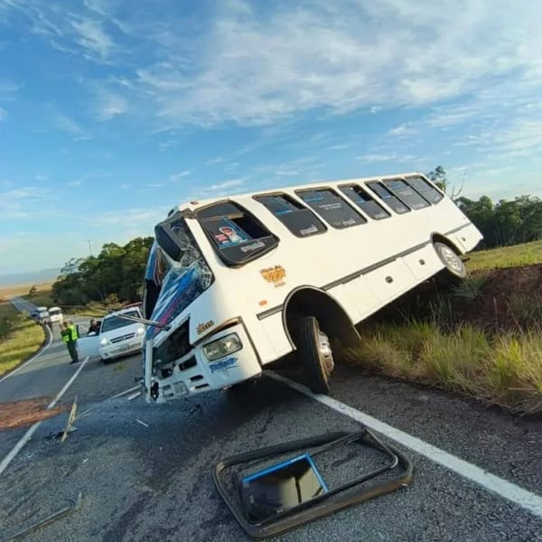 Accidente entre un autobús y una gandola dejó un muerto y varios heridos en Bolívar