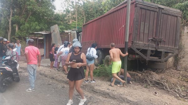 Mujer embarazada murió tras choque de camión contra vivienda en Cojedes