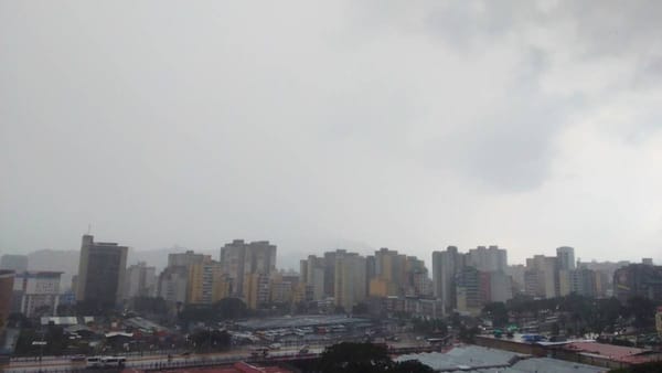 Lluvias y fuertes vientos generaron afectaciones en varias zonas de Caracas