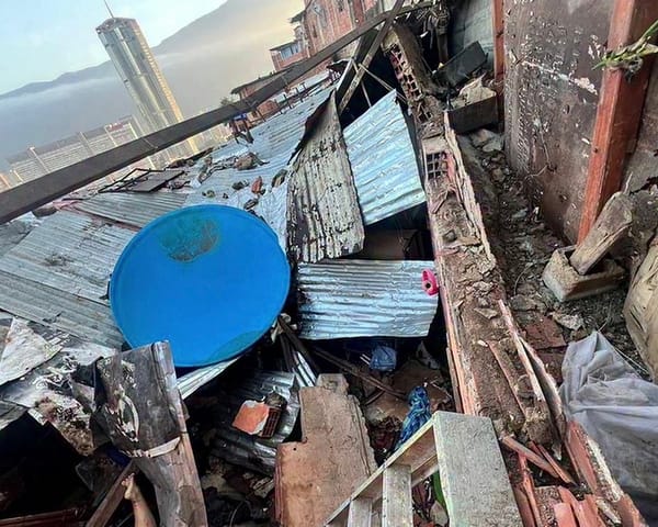 Tragedia en Caracas: mujer falleció tras caída de tanque de agua sobre una vivienda