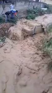 Vecinos de San Antonio del Táchira salvaron a un hombre de ser arrastrado por una quebrada