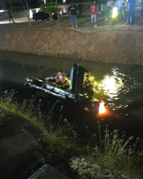 Un muerto y un adolescente herido tras caer un auto en un canal de riego en Cojedes