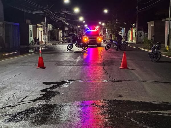 SUCRE | Tránsito vehicular está cerrado en la Av. Panamericana de Cumaná tras rotura de tubería matriz