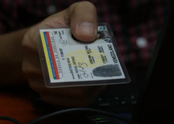 Hijos de venezolanos nacidos en el extranjero podrán obtener su cédula en Venezuela