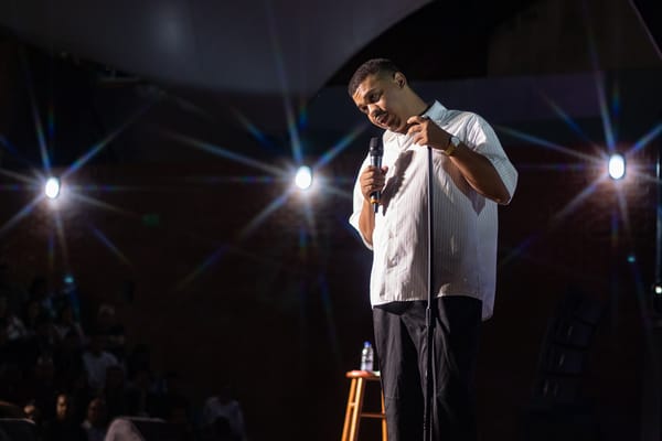 SUCRE | Comediante Carluis Medina denunció daño ambiental en Güiria por derrame de petróleo