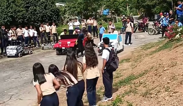 SUCRE | Estudiantes de liceo en Sucre se viralizaron tras realizar una carrera inspirada en la Fórmula 1